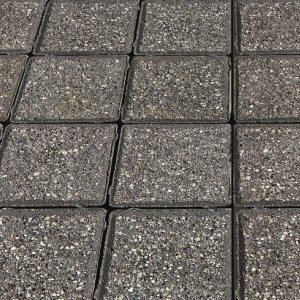 Cobbles and cobble setts: newgrange black granite cobbles 8.0m2 pack