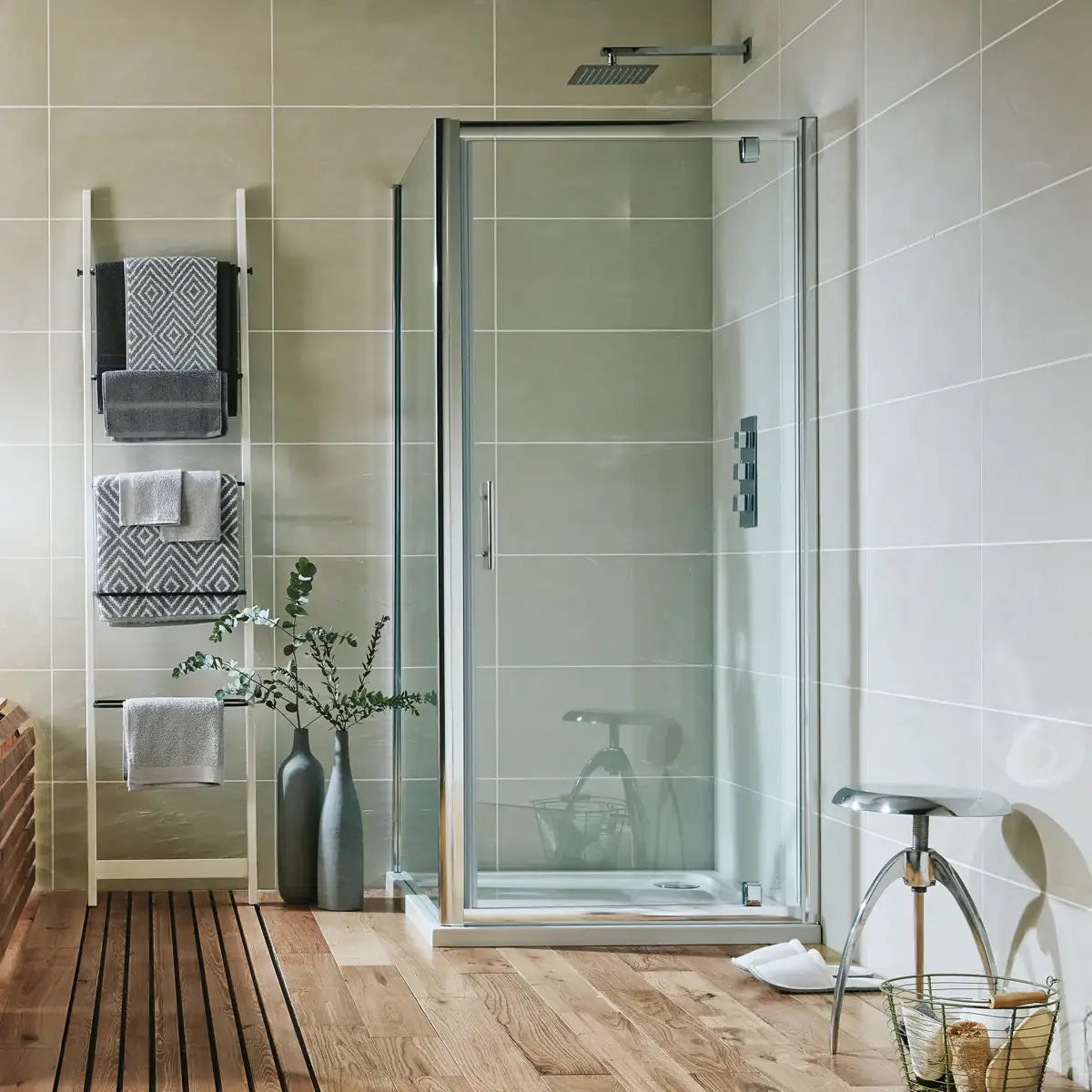 700mm S6 Pivot Shower Door