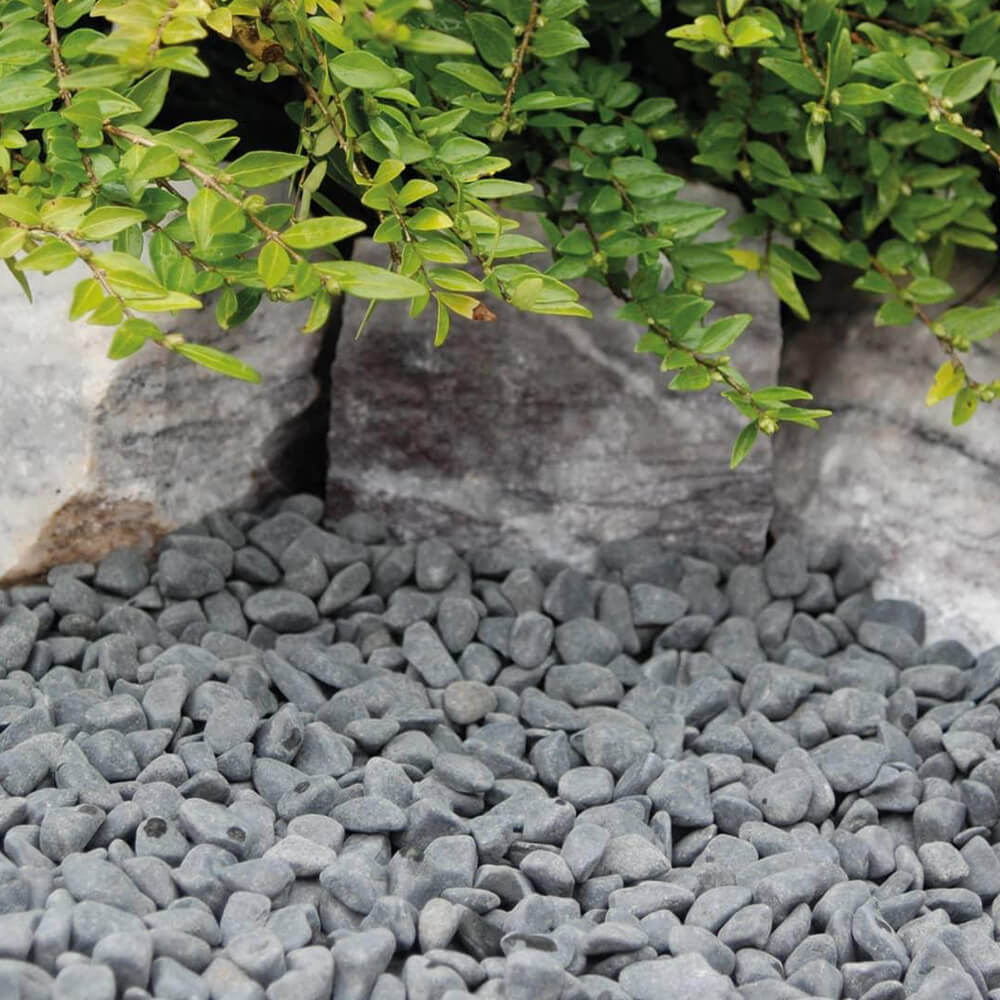 Black Ebony Pebbles 15-30mm Maxi Bag 25kg Gravel