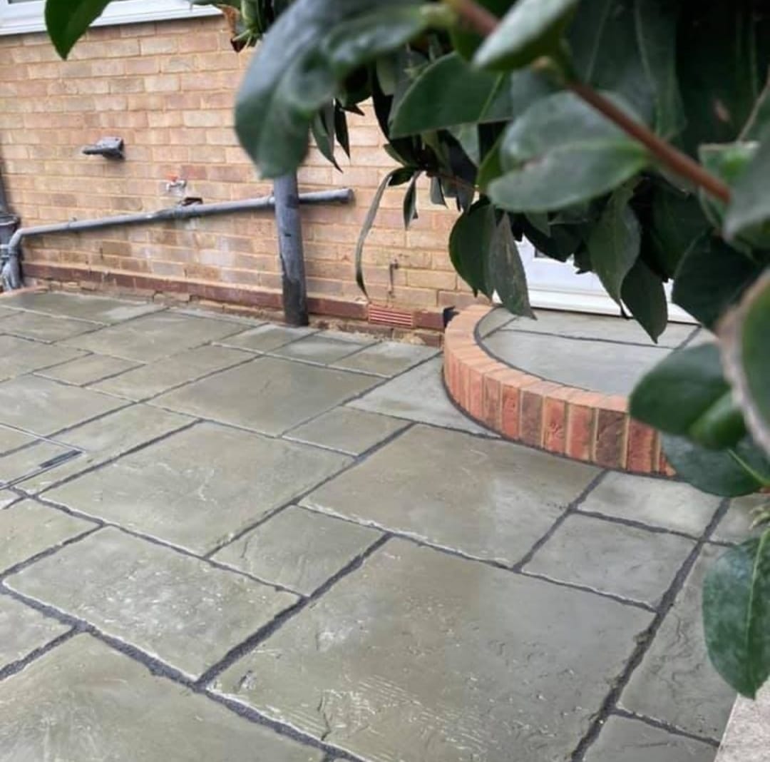 Courtyard Paving Hambleton Old Grey 9M2