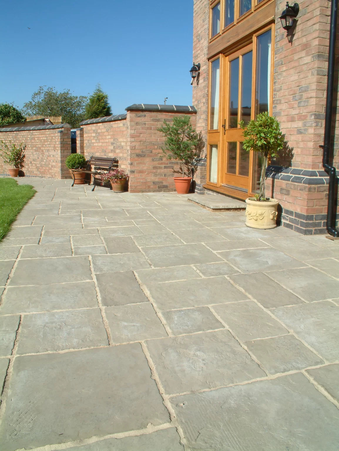 Courtyard Paving Hambleton Old Grey 9M2