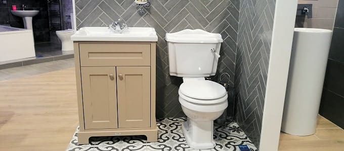 RAK Washington Traditional Vanity & Legend Traditional Toilet