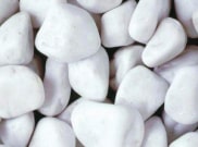 Decorative chippings, gravels & pebbles: White pebbles 20-40mm 25kg bag