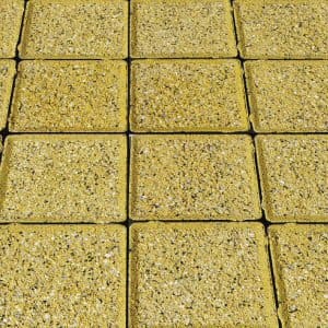 Cobbles and cobble setts: newgrange buff granite cobbles 8.0m2 pack