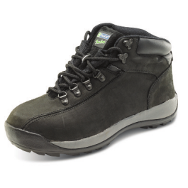 Safety wear: traders chukka boots